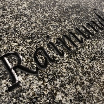 Schwarz (+39,90 €)